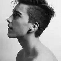 幸福耀眼的光芒照耀在你的身上