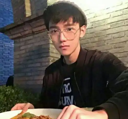 异性聊天,若男生突然对你提这3要求,说明他对你动了心