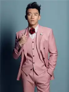 郑恺诠释西装杀男人味十足