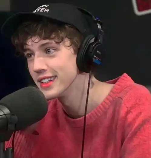 男头已读不回很酷是吗