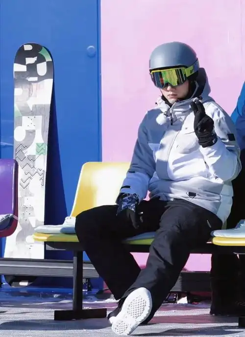 张继科张蕊被拍同回家,女方身边还带着一个小男孩,一年前曾被拍