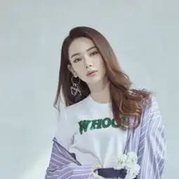 戚薇早起做饭忘化妆,割的双眼皮太明显,素颜毫无气色网友不敢认