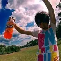 非主流混合男女qq时尚头像走在陌生的街道.一个人会有小伤感4