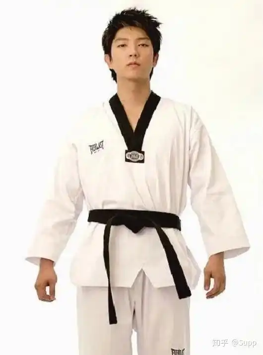 15年前的花美男鼻祖,却被骂娘炮骗光积蓄...如今,38岁的他终于又火了