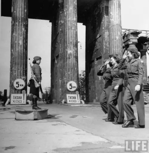 1945年,苏德战争结束后一片废墟的柏林