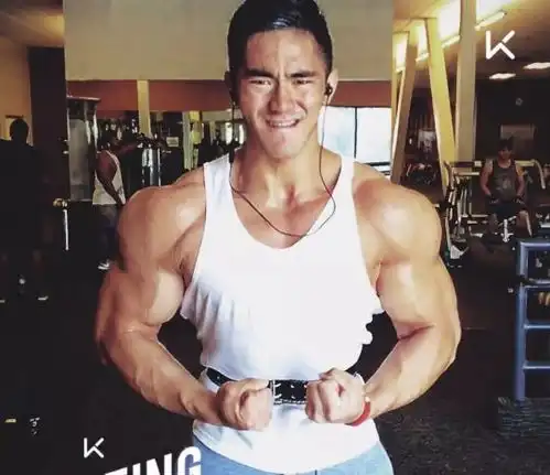 撞脸彭于晏的22岁筋肉小伙,把人生活成了一部励志大片