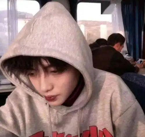 男生头像只要天寒地冻雪雨纷飞爱情就会如期而至