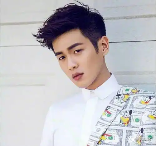 男生露额发型有4种剪法拿给理发师剪吧