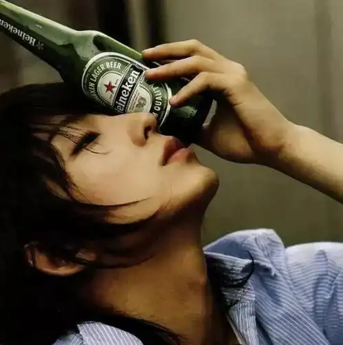 他被称为王的男人,凭一人之力改变全亚洲的审美观,今38岁颜值坍塌