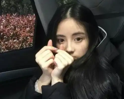 男生吃醋时有这3个表现,说明他在乎,说反话也不是女人的专长