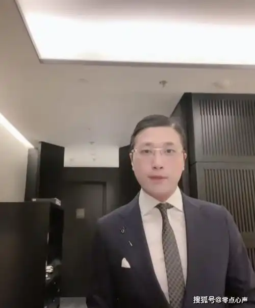 人类高质量男性徐勤根,1夜爆火后被封人最怕看不清自己