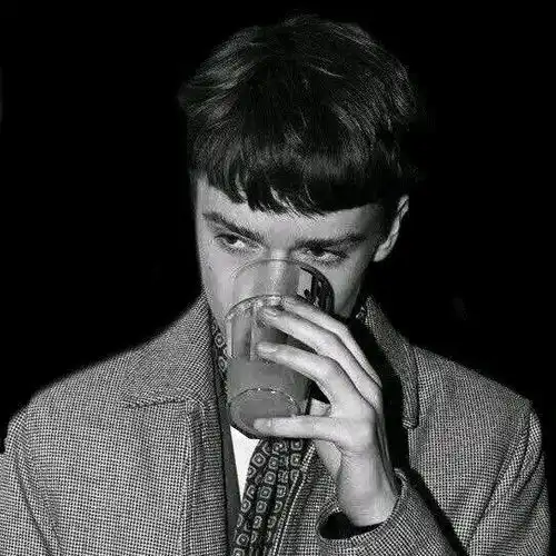 求推荐欧美风的情侣头像