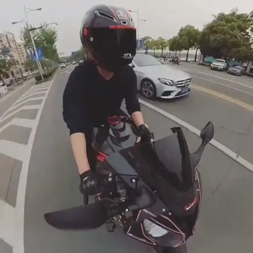 没太看懂这个掉头方式,幸好身经百战已然习惯