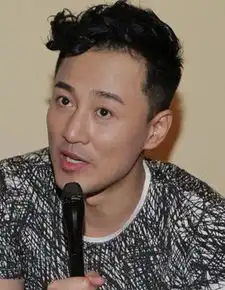 男生夏日短发设计颇显成熟的魅力