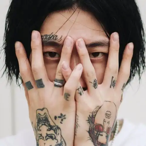 纹身长发社会人