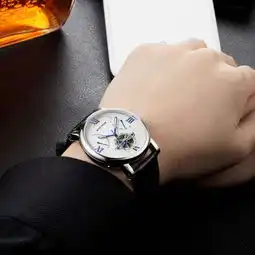 才知道戴手表那么有讲究,手表是一个男人品味的象征,快看你有吗