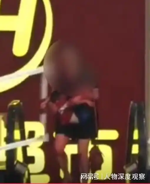 丧心病狂东莞一男子持刀砍伤6人,包括多名小孩,现场照片曝光