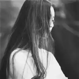 qq伤感颓废的黑白头像静态的人不开心的时候真的会丑一些