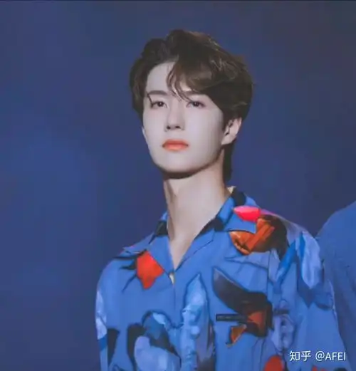 啊啊有没有好看的王一博的图适合当头像屏保啊背景图都可以我要换啊啊一直没看到合适的自己喜欢的