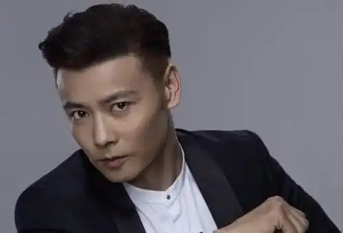 年轻时泯然于众,年老后愈发吃香的男星,张晋算一个,第一你服吗