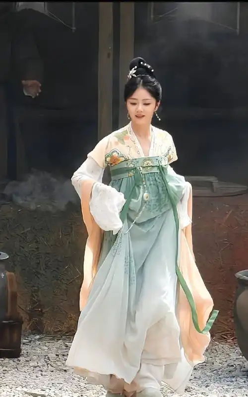 田曦薇大唐妆容振惊田曦薇惊艳演绎大唐妆容,古典美再现,引领古风新潮流