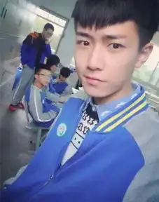 谁认识照片上的人求大神告诉,必有重谢