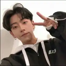 男生回你这3条消息时,正在打游戏咳咳,恭喜姑娘你捡到宝了