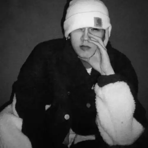 真人男头黑白世界小众独立