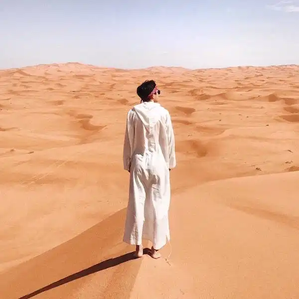 拒绝油腻游客照男生出门这么拍,酷到没朋友