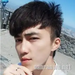 男生卖萌锅盖头发型时尚可爱倍儿减龄