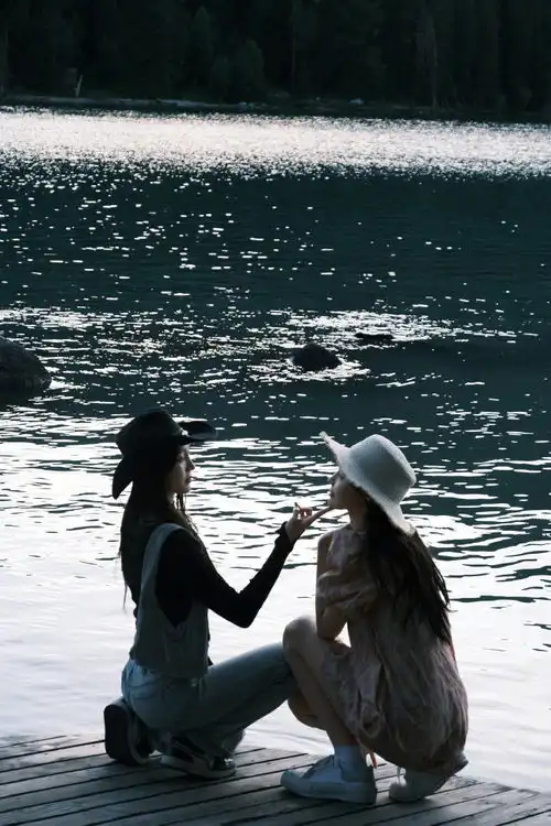 组图姐妹情谊金不换沈梦辰孟佳闺蜜写真氛围感好浪漫