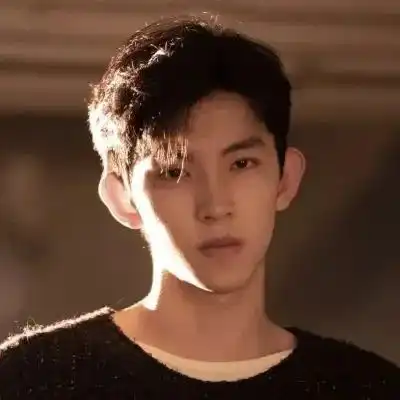 小男孩头像可爱帅萌紫色背景男生头像真人1004期