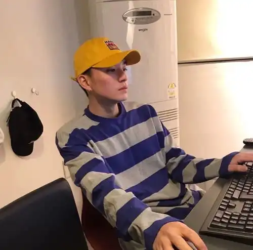 头像适合的沙雕文案和签名