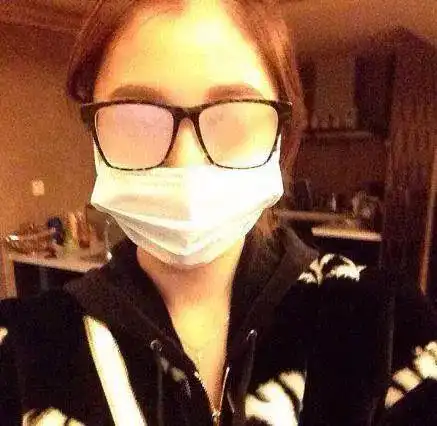 别不信,口罩也能走红巴黎时装周