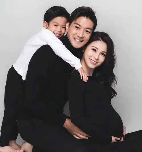 他是清洁工之子,神似陈百强,娶富家千金成5亿驸马,如今怎样了