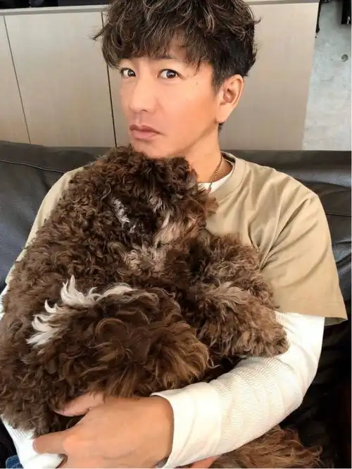 48岁男神木村拓哉晒近照,脸颊凹陷皱纹明显,粉丝直呼不敢认