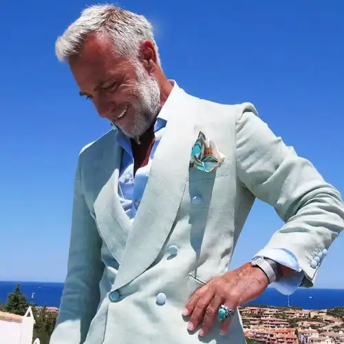 资产过亿的52岁大叔,25岁身材看酸了