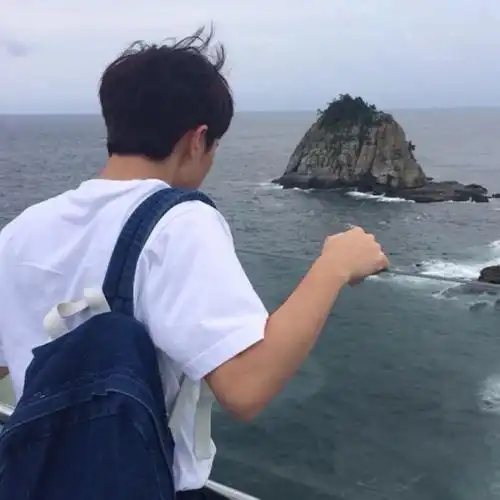 干净的男生昵称简约冷酷二字少年的你可爱点