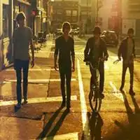 短发黑白墨镜霸气微信头像