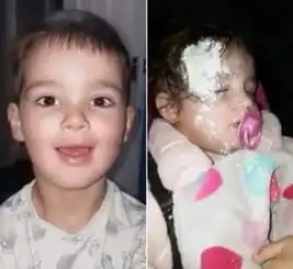 淘气英国男童将爽身粉洒在妹妹头上哭笑不得