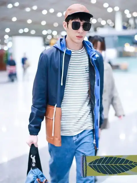 文艺风的井柏然挺帅,连帽夹克搭阔腿裤,时髦好看