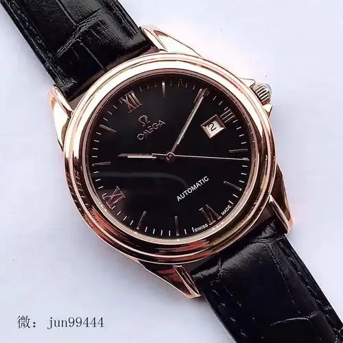 30岁男士所戴的欧米茄与劳力士腕表,衬托出男性的品味与魅力