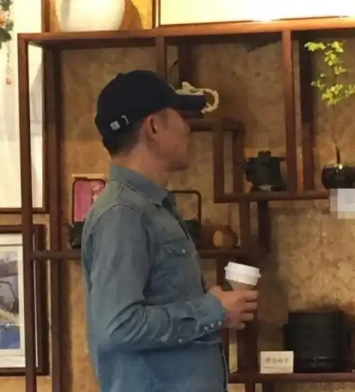 侯勇和娇妻生活照曝光二人好幸福比前任漂亮