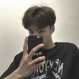 时尚男生街拍头像随手一拍照都是大片