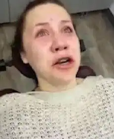 美国13岁女孩拔完智齿后哭着认为自己是真人秀明星