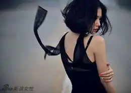 啦啦队宝贝戚薇性感写真香肩微露惹人怜爱