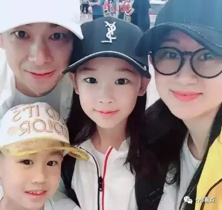 霍汶希出席活动,谈容祖儿曾因工作失去爱情,并祝她早日找到爱情