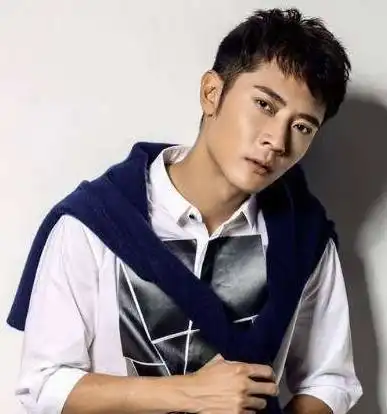 头婚甘当继父的4位男星,他三十八岁与富豪结婚时,儿子已31岁