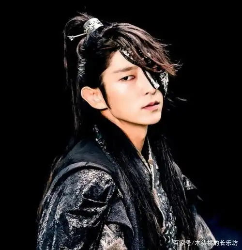 40岁李准基还能演高中生戏里美强惨,戏外被坑10年收入单身至今