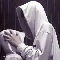 求这张图片的另一半情头男生穿的白色衣服,谢谢